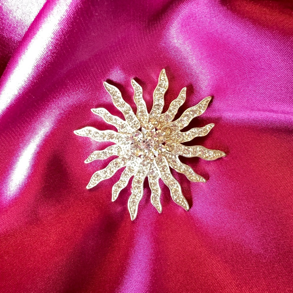 Vintage 1960’s Radiant Silver Sunburst Brooch